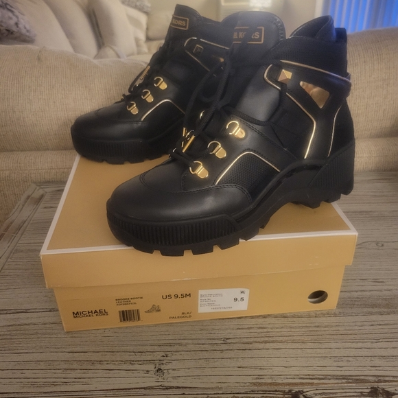 🔥SALE🔥Michael Kors HTF  Brooke Bootie SZ 9.5 - Picture 10 of 16